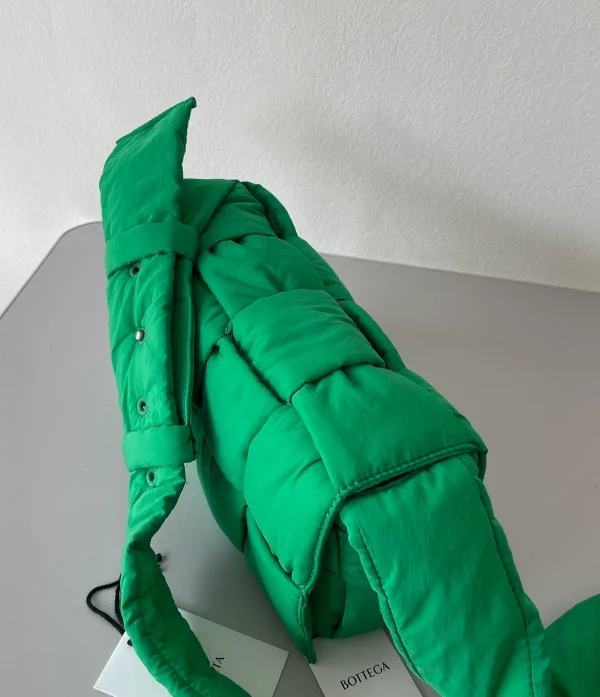 Intreccio編織尼龍斜挎包-鸚鵡綠：圖片 3
