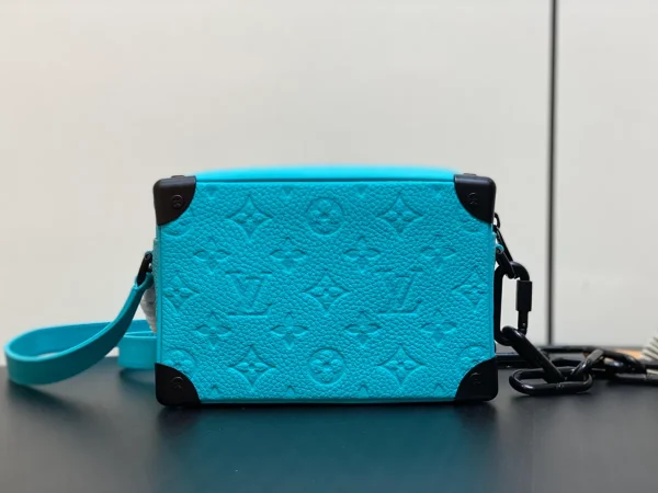 路易威登Mini Soft Trunk Turquoise色Monogram壓花牛皮斜挎包：圖片 5