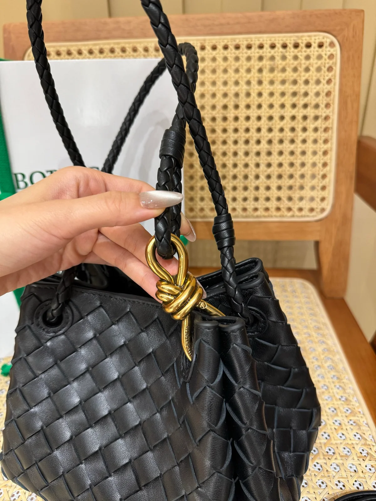 BottegaVenetaIntrecciato編織小號黑色羊皮革斜挎包 4 BottegaVenetaIntrecciato編織小號黑色羊皮革斜挎包