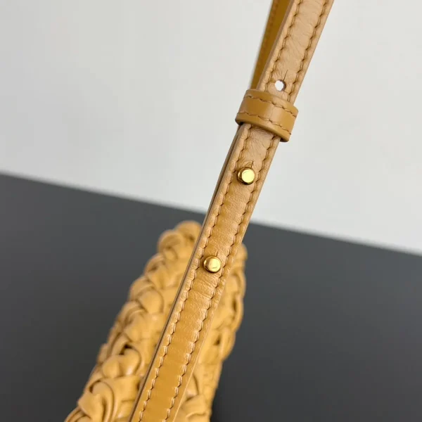 小號FoulardIntreccio編織皮革肩背包：圖片 8