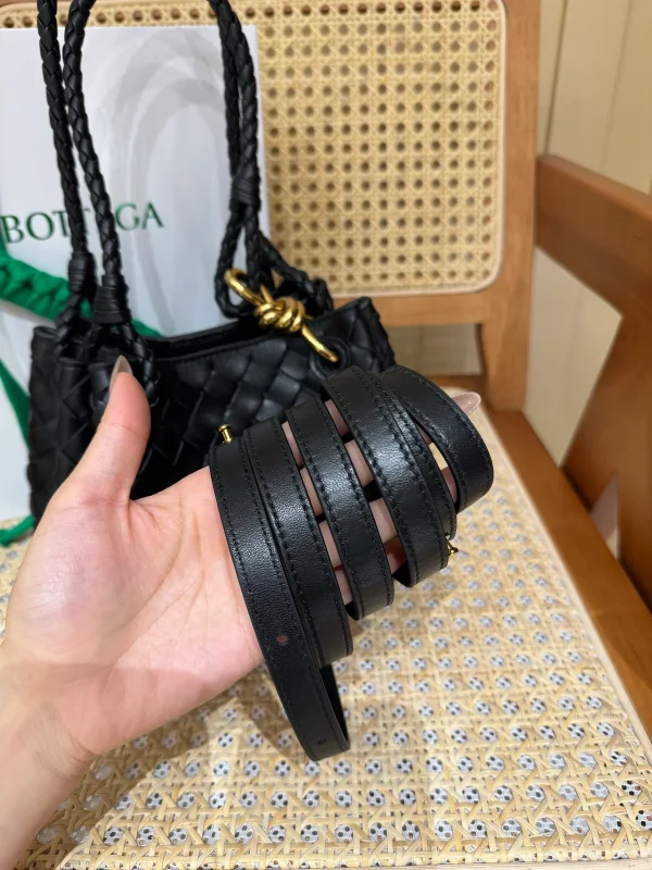 BottegaVenetaIntrecciato編織小號黑色羊皮革斜挎包：圖片 9