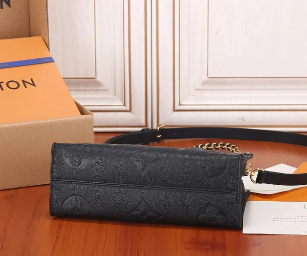 Louis Vuitton OnTheGo East West 黑色壓花粒面牛皮手挽袋：圖片 8