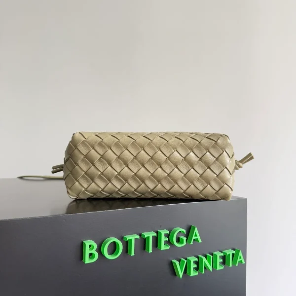BottegaVeneta洞石色Intrecciato編織小號斜挎包：圖片 6