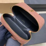 CASSANDRE菱形絎縫小羊皮化妝包：圖片 9