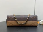 Louis Vuitton OnTheGo East West Chain 包包 - 經典Monogram Giant與多用途設計：圖片 5