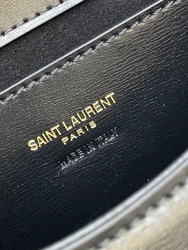 SAINT LAURENT BOX小牛皮CASSANDRE頂柄手袋：圖片 10