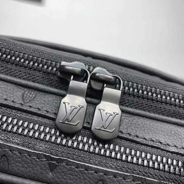 Alpha 可穿戴式錢包 - Monogram Shadow 皮革款：圖片 8