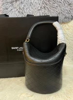CASSANDRE絎縫小羊皮水桶包：圖片 4