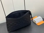 LV Pochette Voyage Souple 手拿包 | Monogram Shadow 小牛皮 旅行收納包：圖片 9