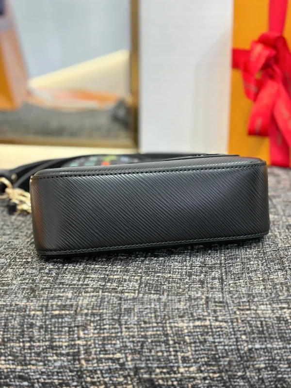 LV x TM Marellini Epi皮革粗鏈帶多功能肩带肩背包：圖片 4