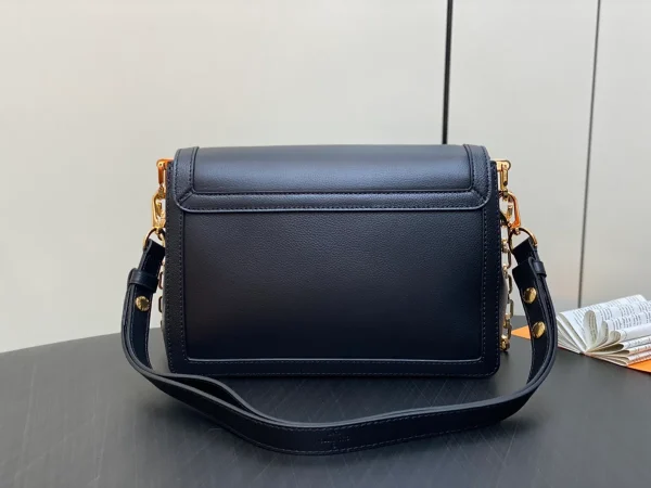 Louis Vuitton Dauphine Soft MM 2024春夏系列柔軟小牛皮包包：圖片 5