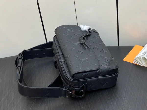 Louis Vuitton Steamer郵差包 | Taurillon Monogram壓花牛皮 經典鏈帶設計：圖片 4