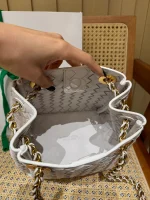 Intrecciato編織粉筆白羊皮革斜挎肩背包：圖片 9