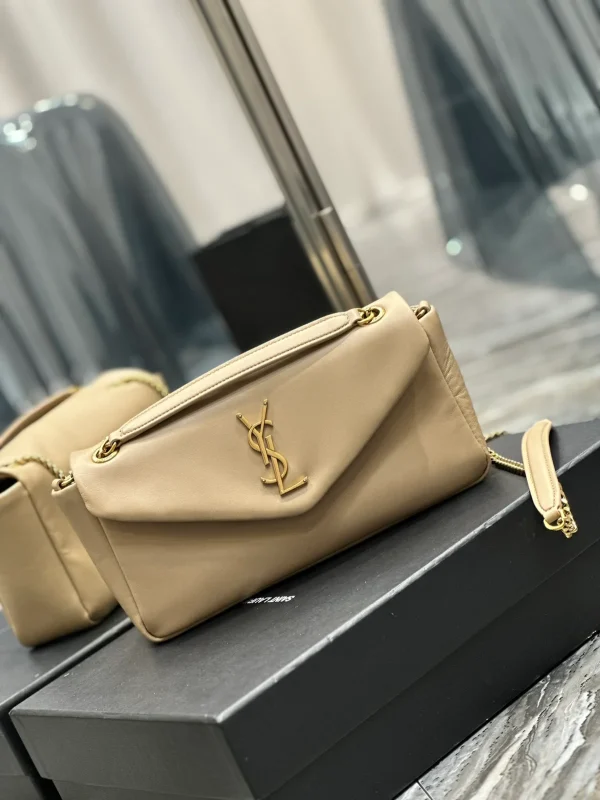 柔軟亮面小牛皮CASSANDRE手袋：圖片 3