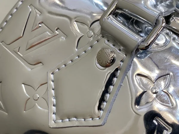 LV Ski系列 Speedy Bandoulière 20包包 - Monogram Miroir閃耀復古未來風：圖片 6