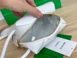 迷你Intreccio編織皮革斜挎包|羊皮革白色：圖片 8