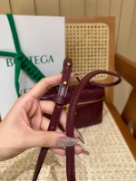 BottegaVenetaIntrecciato編織皮革化妝包巴羅洛酒紅：圖片 8