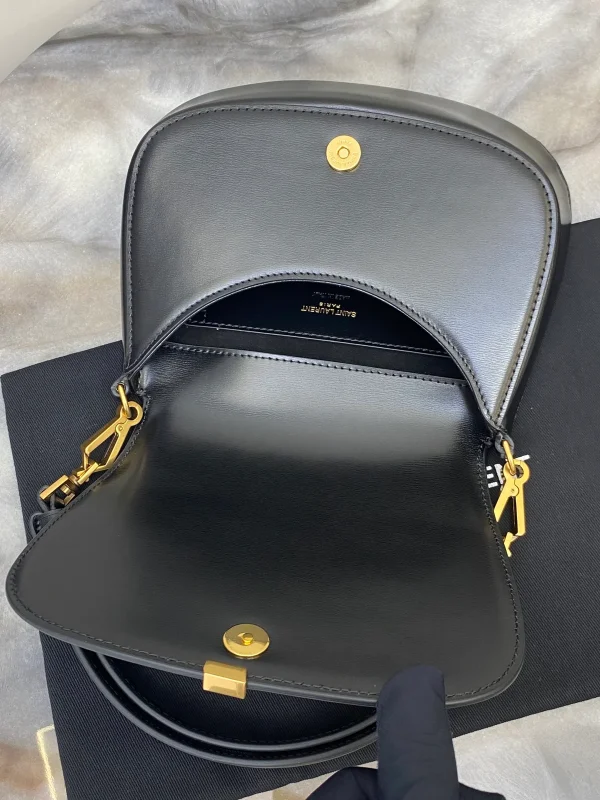 SAINT LAURENT BOX小牛皮CASSANDRE頂柄手袋：圖片 8