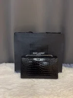 SAINT LAURENT KATE 鱷魚壓紋絨球寶石手袋：圖片 4