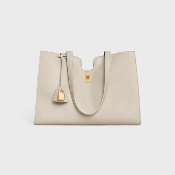 高仿CELINE-賽琳 經典牛皮革肩背包 - 金色飾面CLOCHE CLÉS掛鎖設計-112583