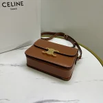 高仿CELINE-賽琳 TRIOMPHE 牛皮革斜挎包 - 金色鎖扣設計-188423：圖片 5