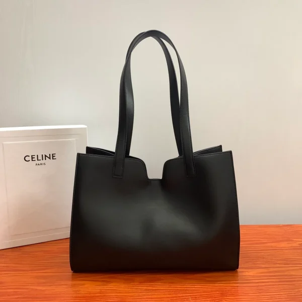 高仿CELINE-賽琳 經典牛皮旋轉鎖扣肩背包-112583：圖片 3