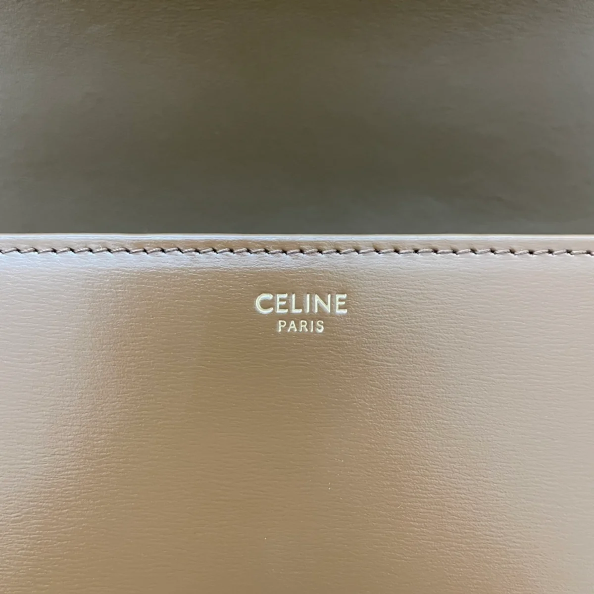 高仿CELINE-賽琳 Triomphe 牛皮革斜挎包 - 優雅多功能設計-188423 9 高仿CELINE-賽琳 Triomphe 牛皮革斜挎包 - 優雅多功能設計-188423