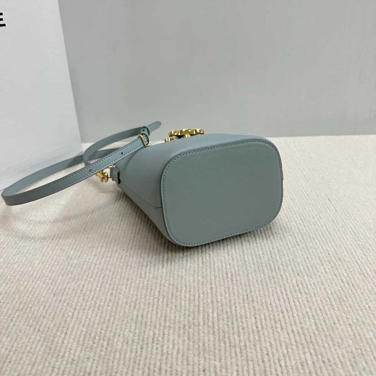 高仿CELINE-賽琳 經典TRIOMPHE磁扣迷你手袋 - 多功能便攜設計-10N473 5 高仿CELINE-賽琳 經典TRIOMPHE磁扣迷你手袋 - 多功能便攜設計-10N473
