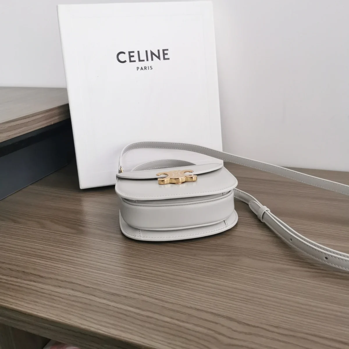 高仿CELINE-賽琳 迷你牛皮TRIOMPHE金屬扣手袋-10L063 5 高仿CELINE-賽琳 迷你牛皮TRIOMPHE金屬扣手袋-10L063
