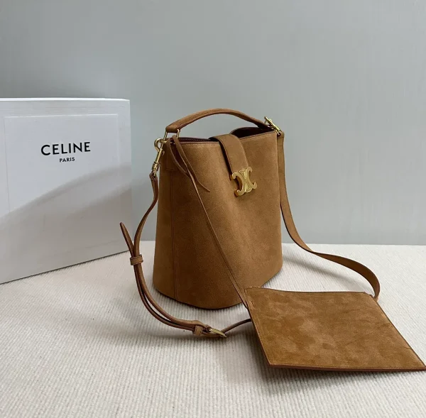 高仿CELINE-賽琳 經典TRIOMPHE磁扣牛皮絨面革多功能手提包-116613：圖片 5