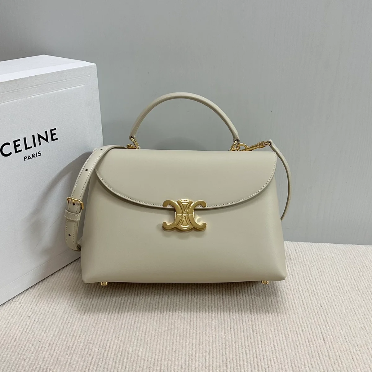 高仿CELINE-賽琳 TRIOMPHE牛皮革多功能手提斜挎包-117523 2 高仿CELINE-賽琳 TRIOMPHE牛皮革多功能手提斜挎包-117523