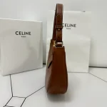 高仿CELINE-賽琳 金色牛皮革TRIOMPHE磁扣手提肩背包-114493：圖片 5