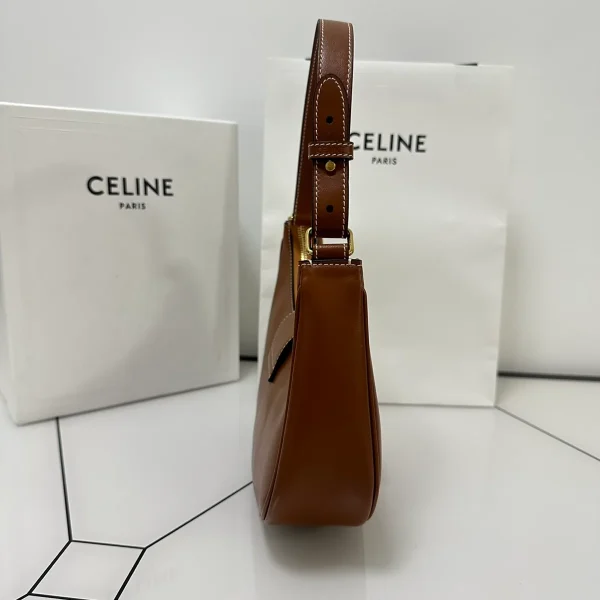 高仿CELINE-賽琳 金色牛皮革TRIOMPHE磁扣手提肩背包-114493：圖片 5
