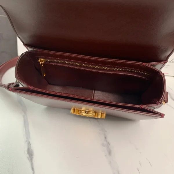 高仿CELINE-賽琳 TRIOMPHE鎖扣牛皮斜挎包 - 多功能時尚肩背包-188423：圖片 7