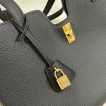 高仿CELINE-賽琳 CLOCHE CLÉS 牛皮革肩背包 - 金色飾面優雅設計-112583：圖片 7