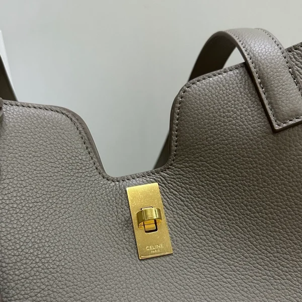 高仿CELINE-賽琳 經典牛皮革肩背包 - 金色飾面CLOCHE CLÉS掛鎖設計-112583：圖片 5