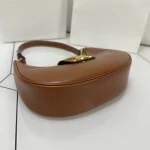 高仿CELINE-賽琳 金色牛皮革TRIOMPHE磁扣手提肩背包-114493：圖片 6