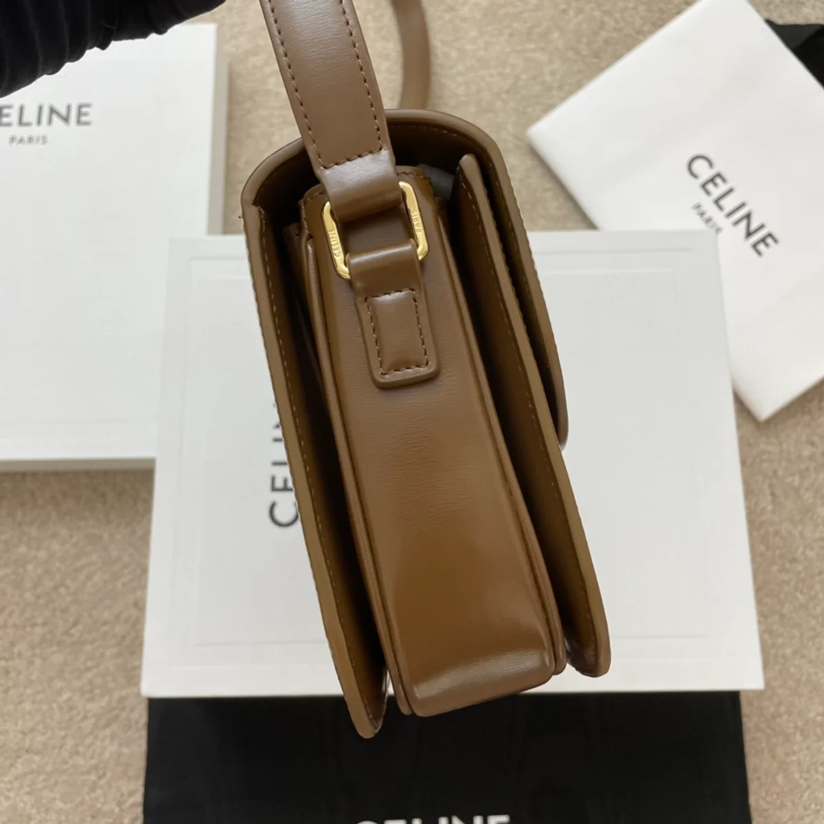 高仿CELINE-賽琳 Triomphe 牛皮革斜挎包 - 優雅多功能設計-188423 4 高仿CELINE-賽琳 Triomphe 牛皮革斜挎包 - 優雅多功能設計-188423