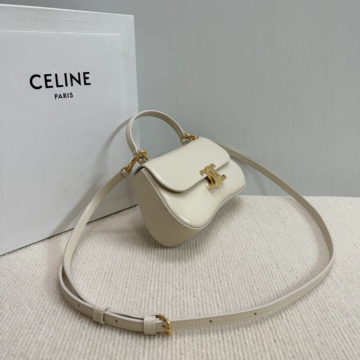 高仿CELINE-賽琳 Triomphe 牛皮革手提斜挎包-119533 4 高仿CELINE-賽琳 Triomphe 牛皮革手提斜挎包-119533