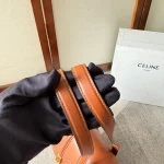 高仿CELINE-賽琳 經典金色鎖扣牛皮革手提包-195543：圖片 7