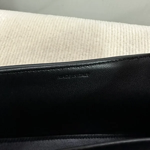 高仿CELINE-賽琳 TRIOMPHE鎖扣牛皮革肩背包 - 經典金色飾面-115532：圖片 10