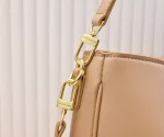 高仿CELINE-賽琳 時尚牛皮革多功能斜挎包 - 可容納iPad等智能平板電腦-119563：圖片 6