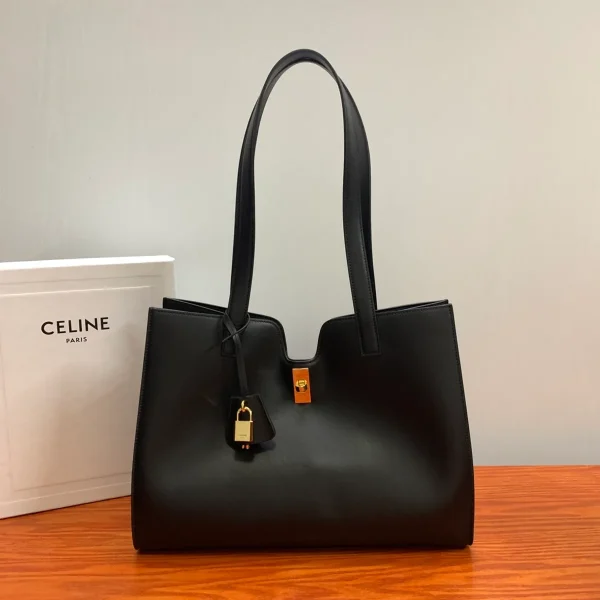 高仿CELINE-賽琳 經典牛皮旋轉鎖扣肩背包-112583：圖片 2
