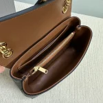 高仿CELINE-賽琳 Triomphe標誌印花牛皮斜挎包-116592：圖片 10