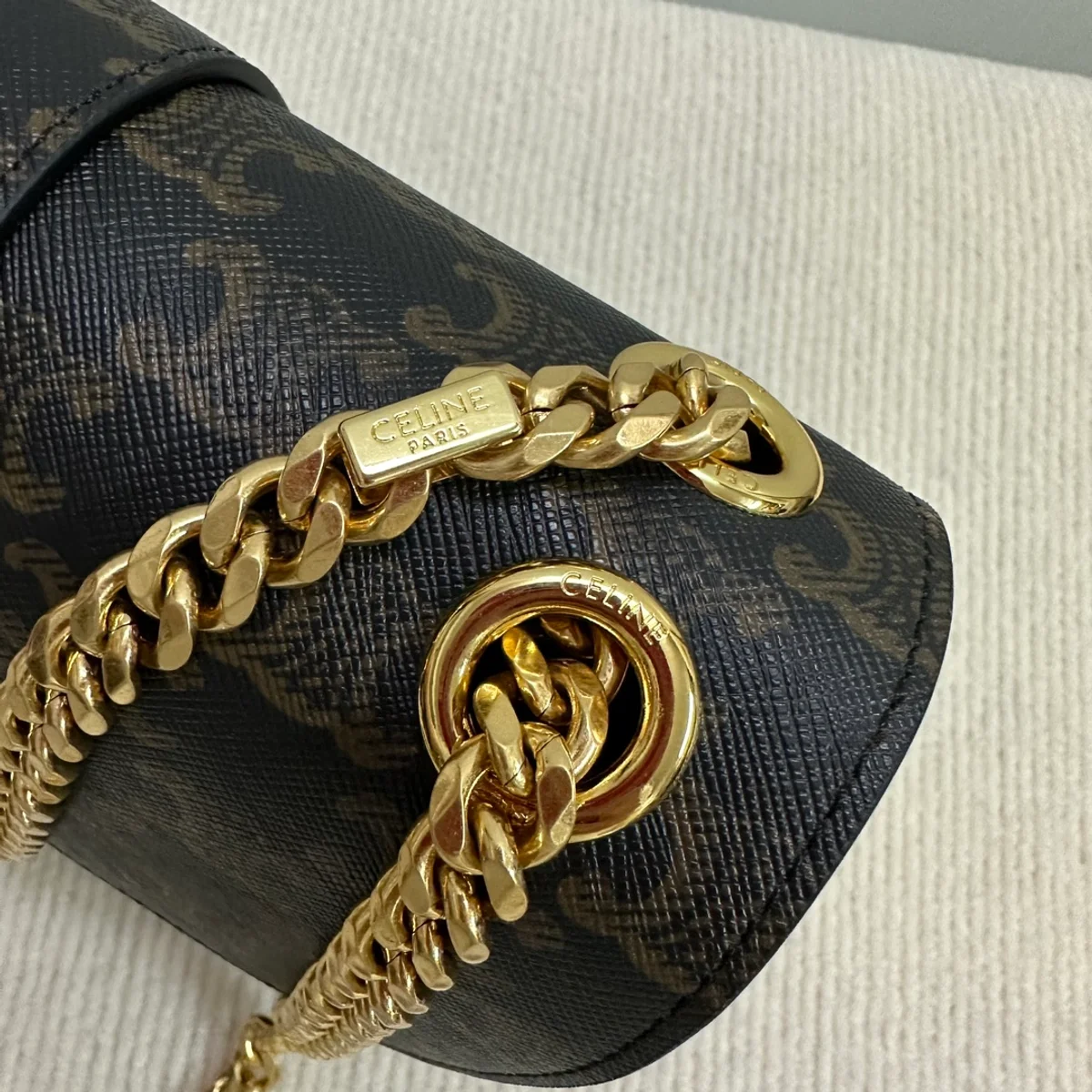 高仿CELINE-賽琳 Triomphe 牛皮革斜挎包-115852 8 高仿CELINE-賽琳 Triomphe 牛皮革斜挎包-115852