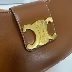 高仿CELINE-賽琳 金色牛皮革TRIOMPHE磁扣手提肩背包-114493：圖片 10