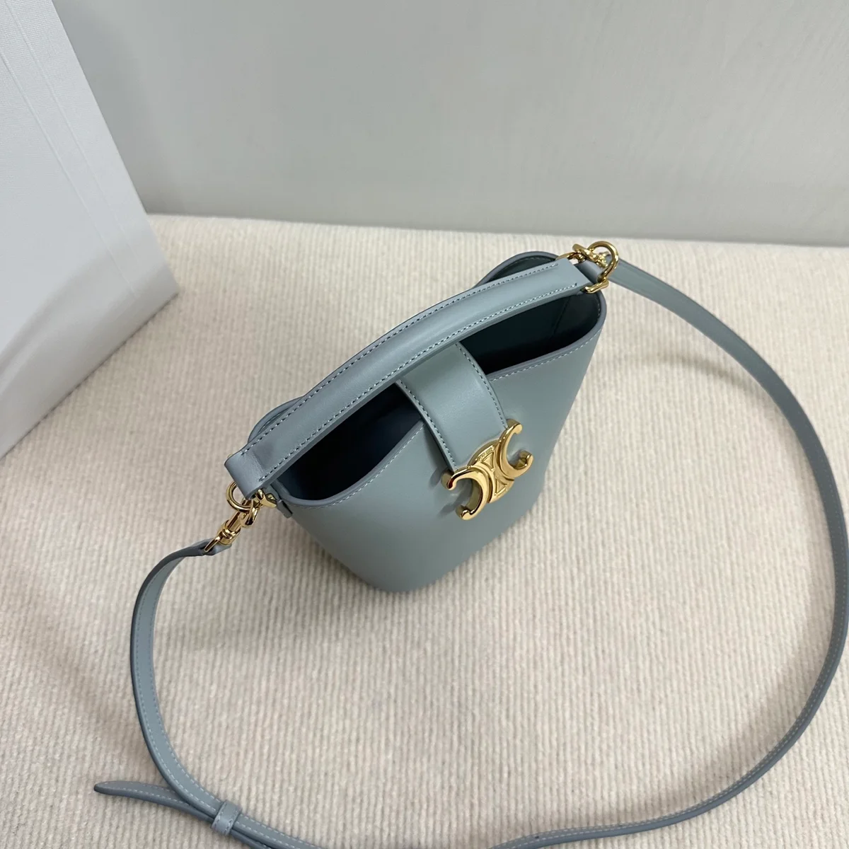 高仿CELINE-賽琳 經典TRIOMPHE磁扣迷你手袋 - 多功能便攜設計-10N473 6 高仿CELINE-賽琳 經典TRIOMPHE磁扣迷你手袋 - 多功能便攜設計-10N473