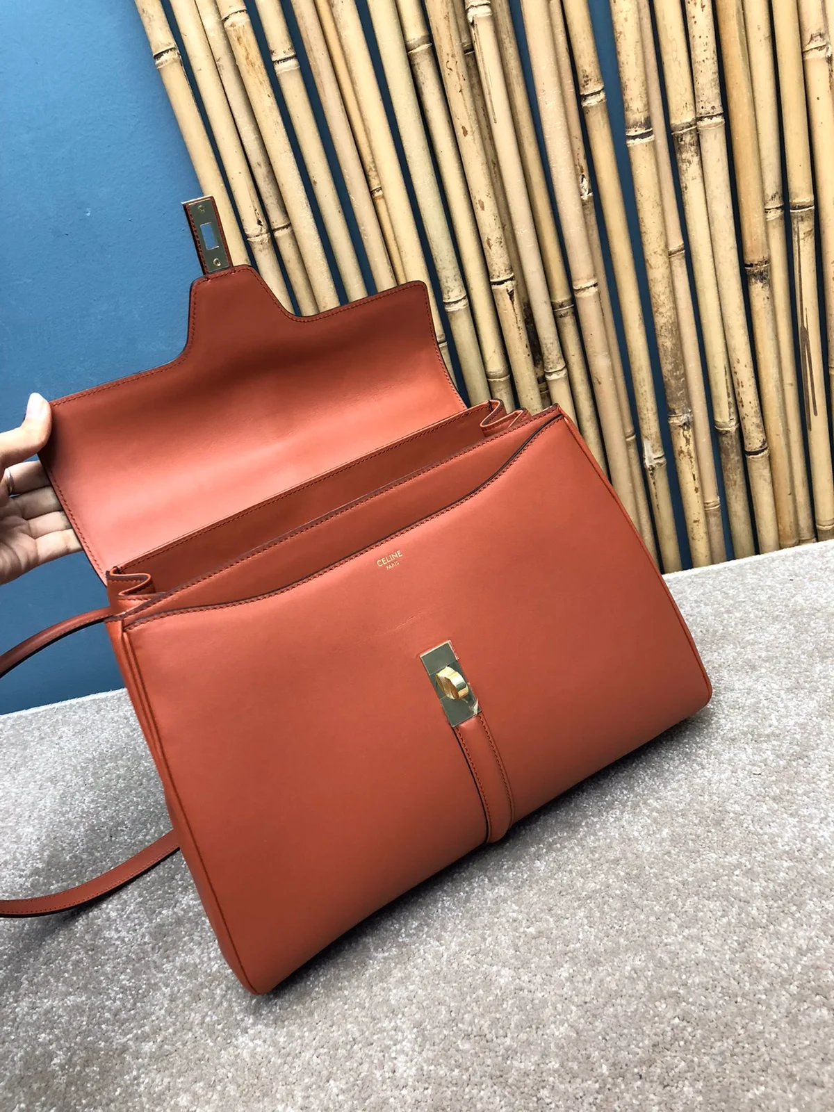 高仿CELINE-賽琳 經典牛皮革多功能手提斜挎包-187373 8 高仿CELINE-賽琳 經典牛皮革多功能手提斜挎包-187373