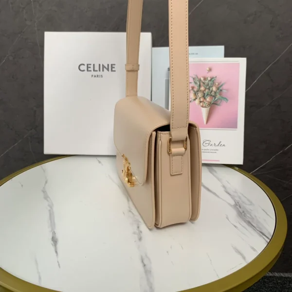 高仿CELINE-賽琳 經典TRIOMPHE牛皮革斜挎包-187363：圖片 4