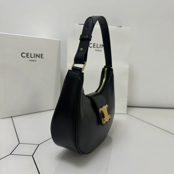 高仿CELINE-賽琳 金色牛皮革TRIOMPHE磁扣手提肩背包-114493：圖片 4